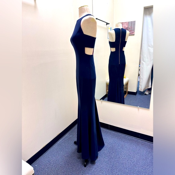 AQUA sleeveless gown. Like New condition. Size 2. Made in USA - Picture 5 of 12